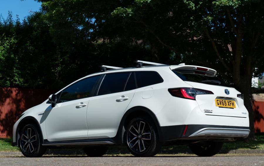  Toyota Corolla Trek Hybrid 2020 года  (UK) (фото 8 из 40)